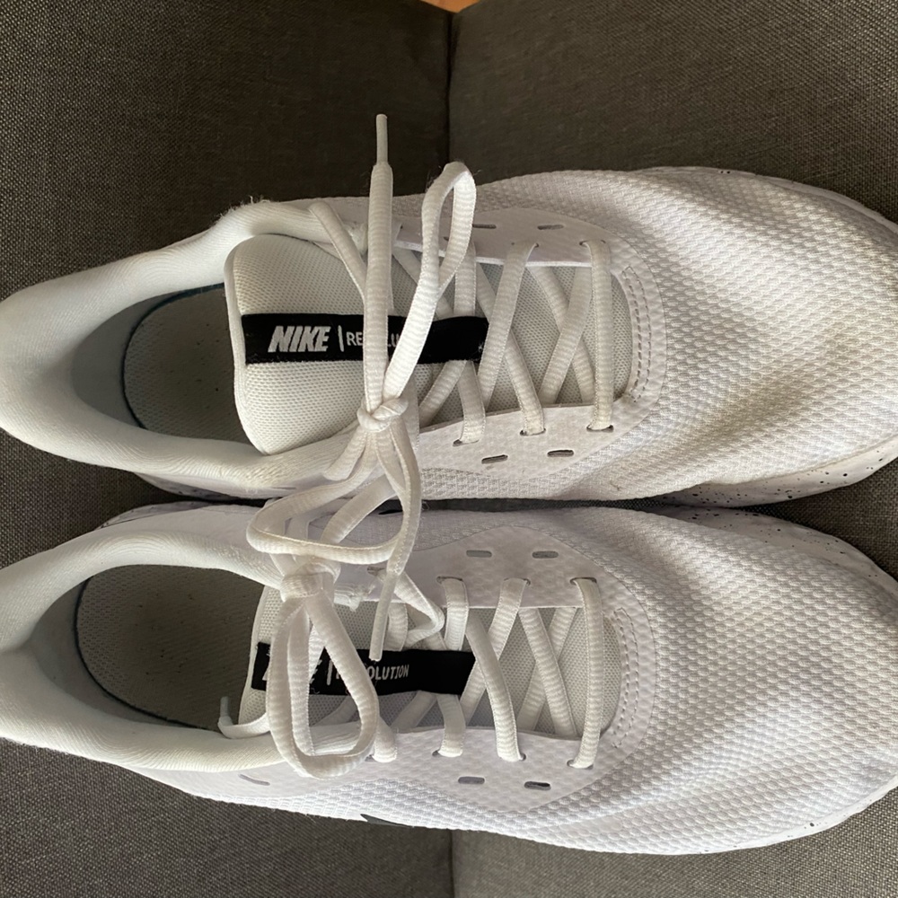 Nike Womens Revolution size 10
